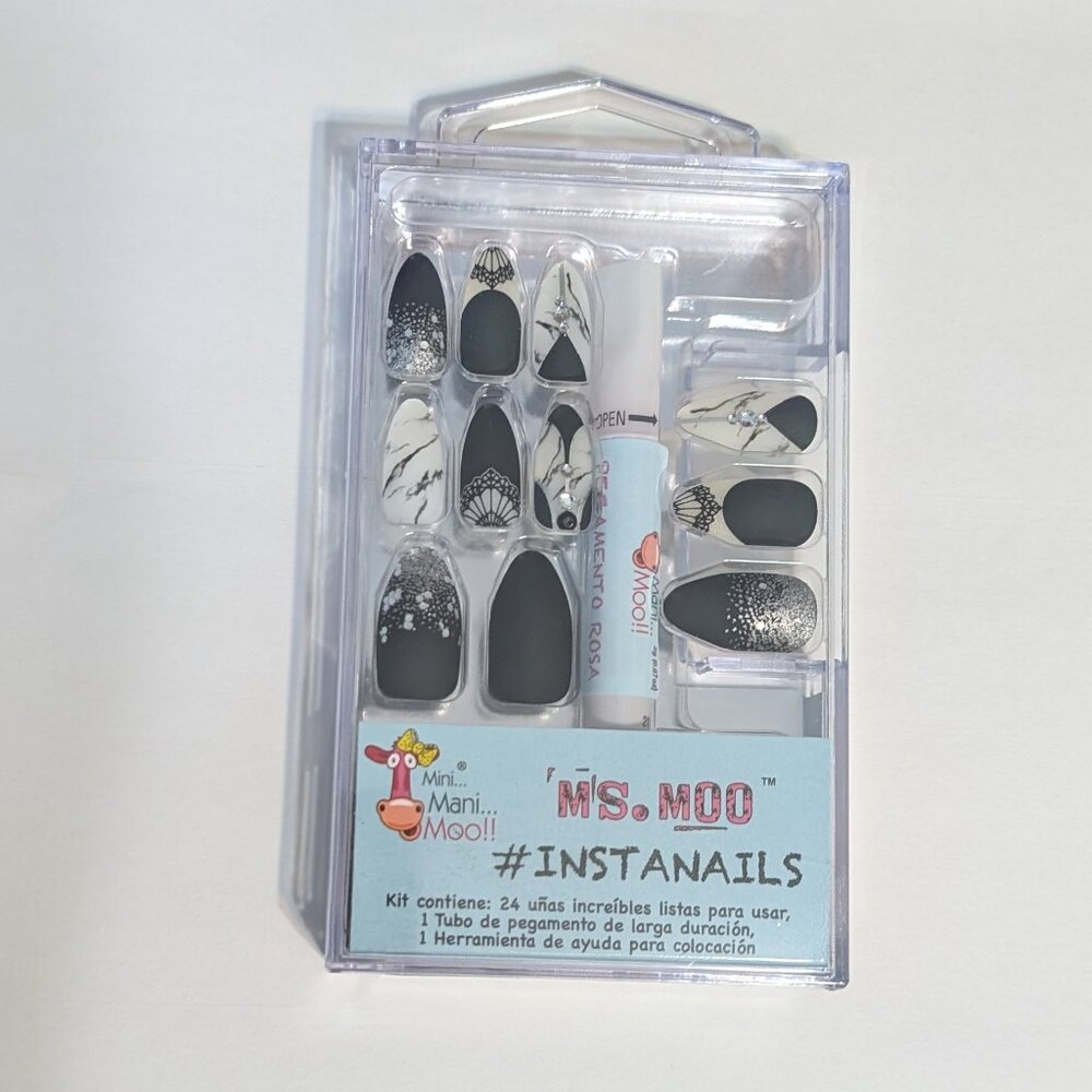 Instant Nails Black & white